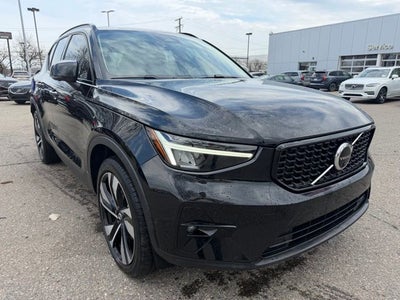 2023 Volvo XC40 B5 Plus Dark Theme