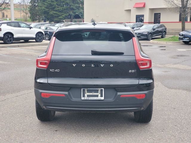 2023 Volvo XC40 B5 Plus Dark Theme