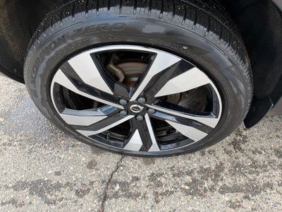 2023 Volvo XC40 B5 Plus Dark Theme