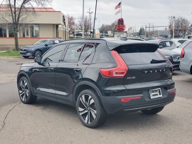 2023 Volvo XC40 B5 Plus Dark Theme