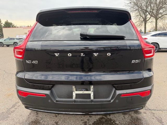 2023 Volvo XC40 B5 Plus Dark Theme