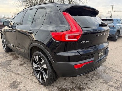2023 Volvo XC40 B5 Plus Dark Theme
