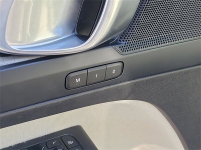 2023 Volvo XC40 B5 Plus Dark Theme