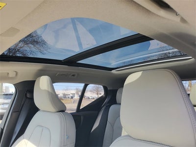 2023 Volvo XC40 B5 Plus Dark Theme