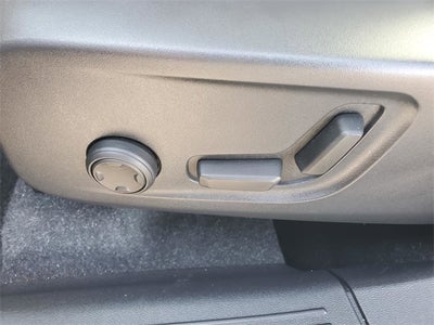 2023 Volvo XC40 B5 Plus Dark Theme