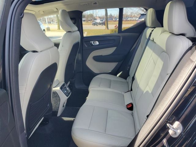2023 Volvo XC40 B5 Plus Dark Theme