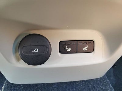 2023 Volvo XC40 B5 Plus Dark Theme