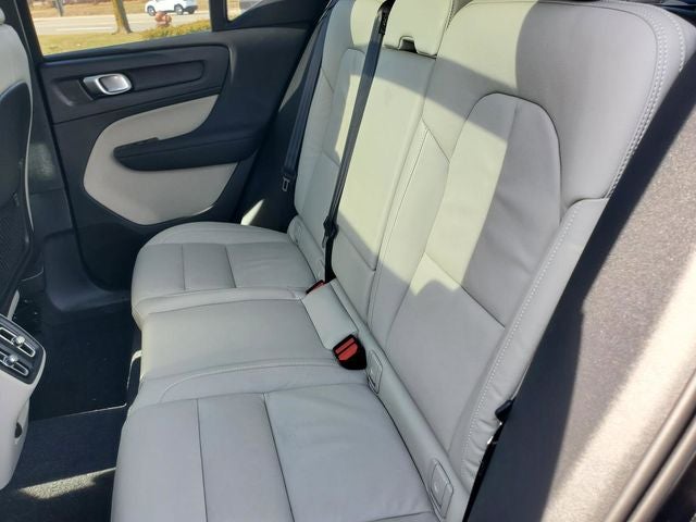 2023 Volvo XC40 B5 Plus Dark Theme