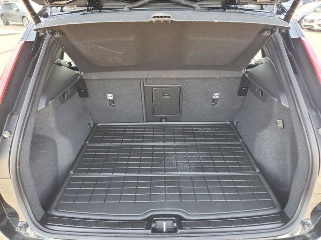 2023 Volvo XC40 B5 Plus Dark Theme