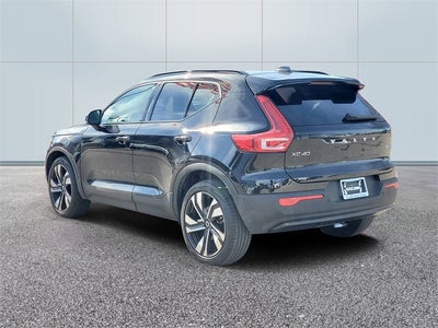 2023 Volvo XC40 B5 Plus Dark Theme