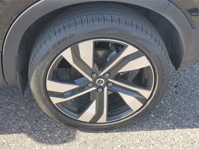 2023 Volvo XC40 B5 Plus Dark Theme