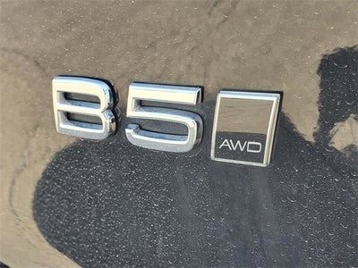 2023 Volvo XC40 B5 Plus Dark Theme