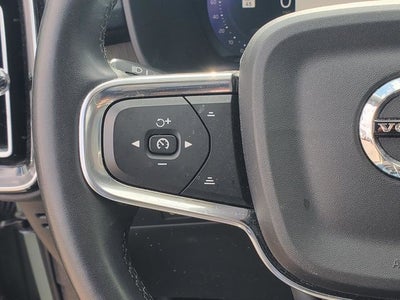 2023 Volvo XC40 B5 Plus Dark Theme