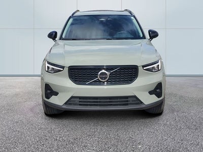 2023 Volvo XC40 B5 Plus Dark Theme