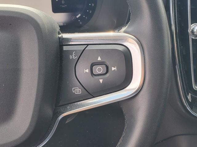 2023 Volvo XC40 B5 Plus Dark Theme