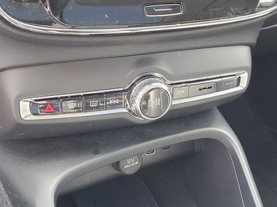 2023 Volvo XC40 B5 Plus Dark Theme