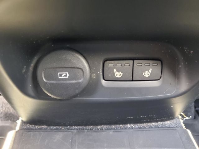 2023 Volvo XC40 B5 Plus Dark Theme