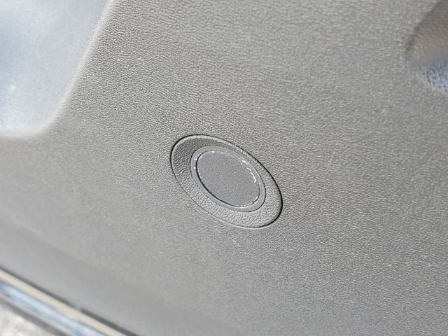 2023 Volvo XC40 B5 Plus Dark Theme