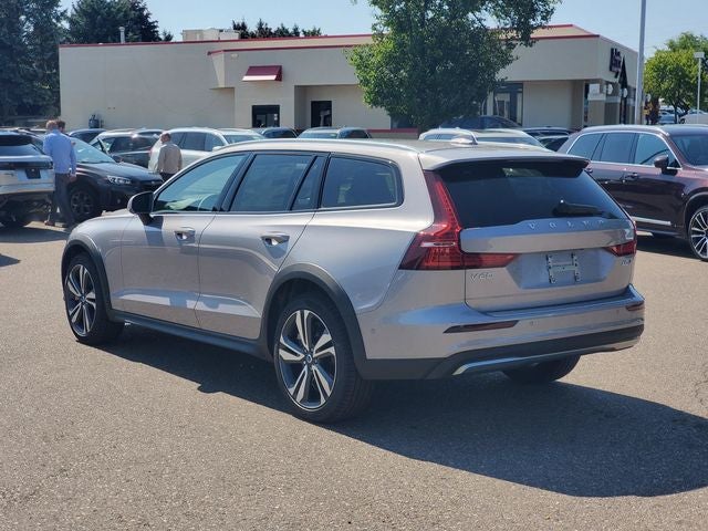 2026 Volvo V60 Cross Country B5 Plus