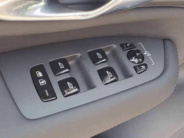 2026 Volvo XC90 B5 Plus