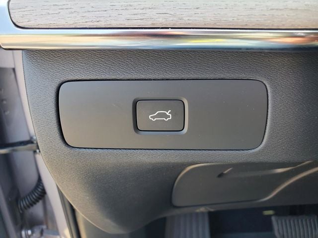 2026 Volvo XC90 B5 Plus