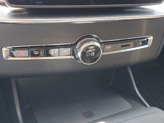 2026 Volvo XC90 B5 Plus