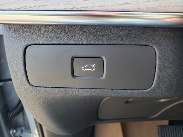 2026 Volvo XC90 B5 Plus