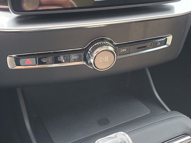 2026 Volvo XC90 B5 Plus