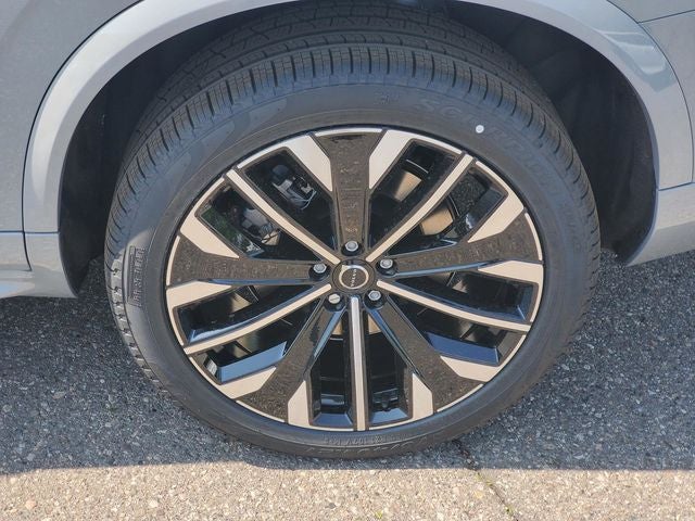 2026 Volvo XC90 B5 Plus