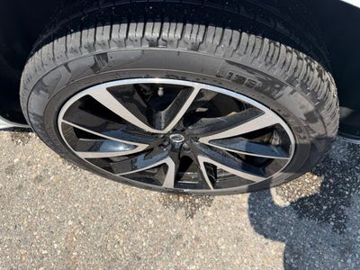 2025 Volvo XC90 B5 Plus