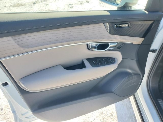 2026 Volvo XC90 B5 Plus