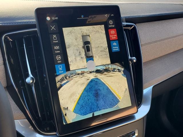 2026 Volvo XC90 B5 Plus