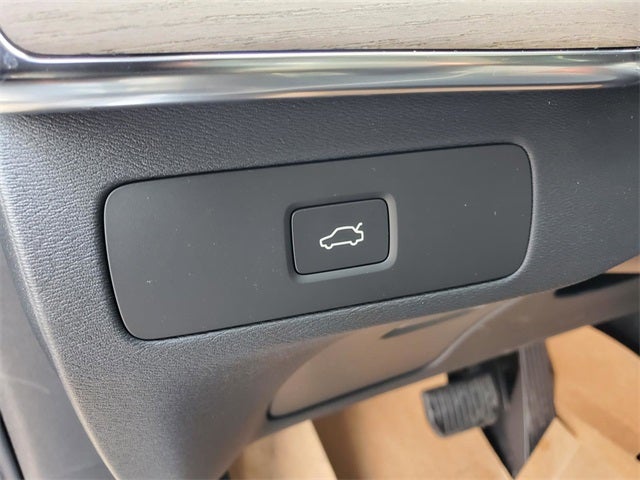 2026 Volvo XC90 B5 Plus