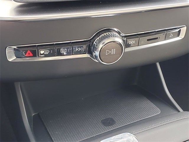 2026 Volvo XC90 B5 Plus