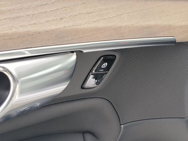 2026 Volvo XC90 B5 Plus
