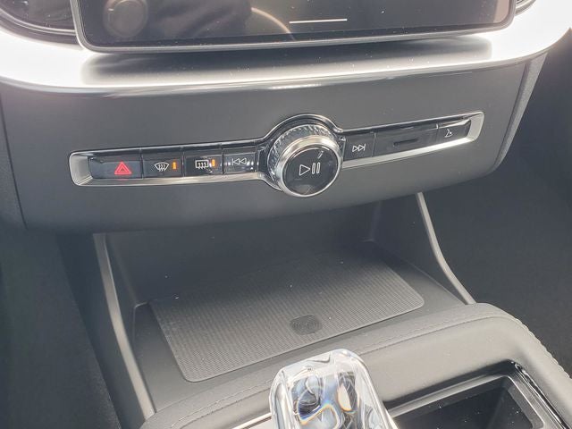 2026 Volvo XC90 B5 Plus