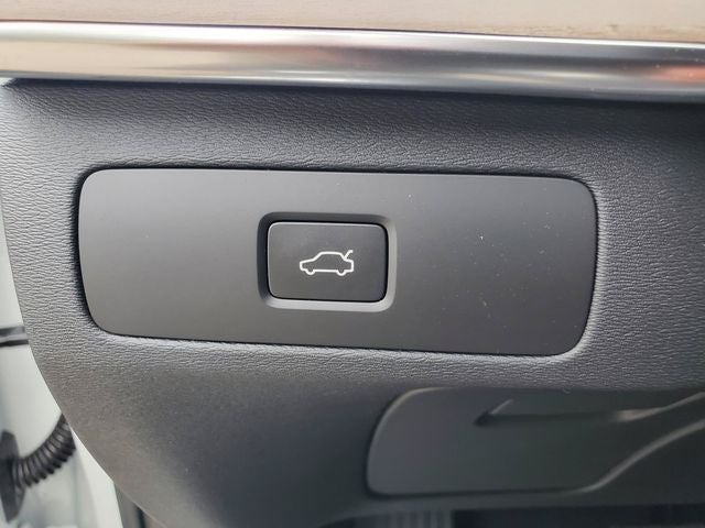 2026 Volvo XC90 B5 Plus