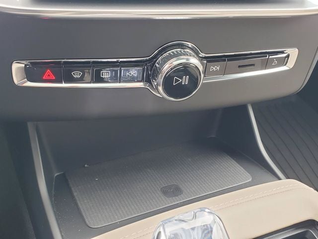 2026 Volvo XC90 B5 Plus