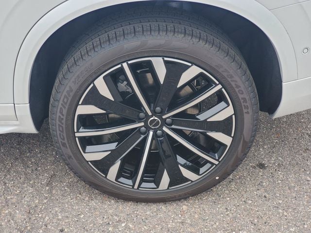 2026 Volvo XC90 B5 Plus