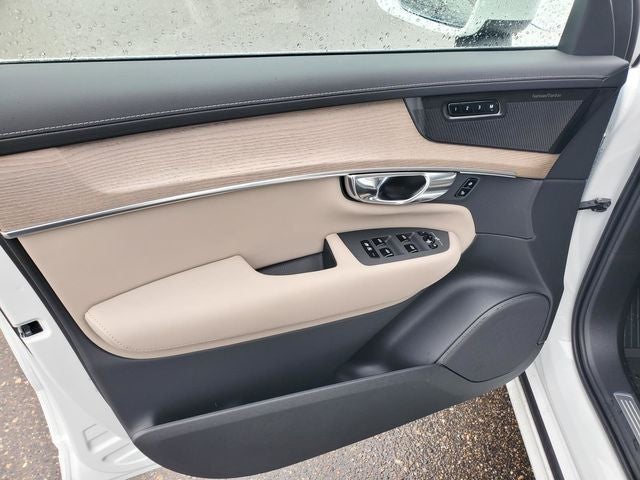 2026 Volvo XC90 B5 Plus