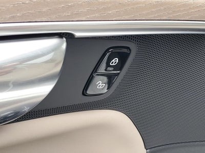 2026 Volvo XC90 B5 Plus