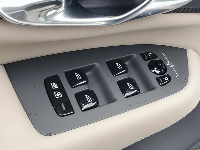 2026 Volvo XC90 B5 Plus
