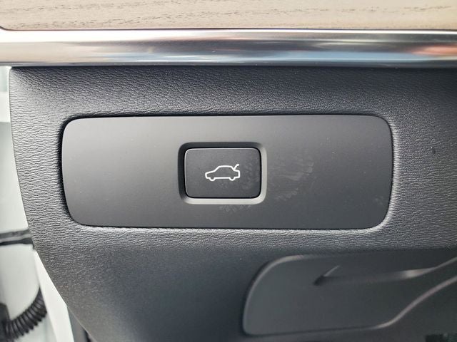 2026 Volvo XC90 B5 Plus