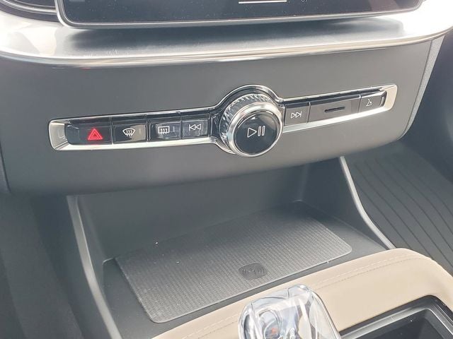 2026 Volvo XC90 B5 Plus