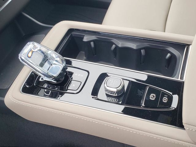 2026 Volvo XC90 B5 Plus