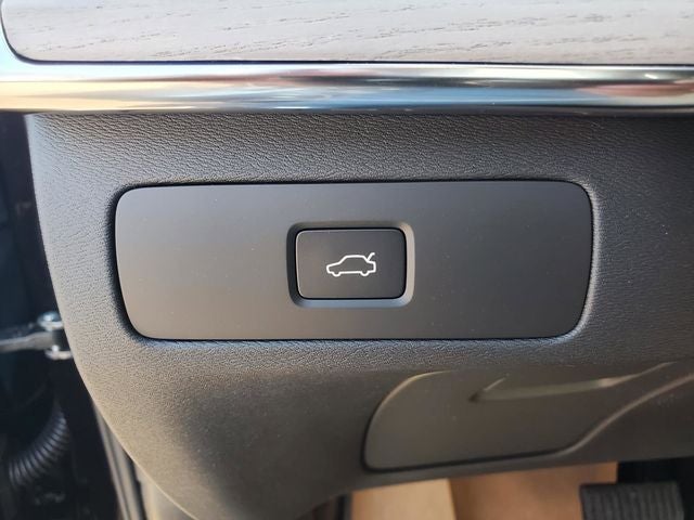 2026 Volvo XC90 B5 Core