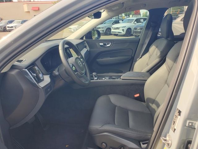 2025 Volvo XC60 B5 Plus