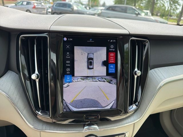 2025 Volvo XC60 B5 Plus
