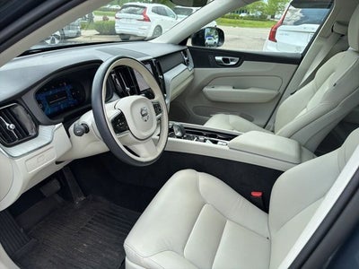 2025 Volvo XC60 B5 Plus