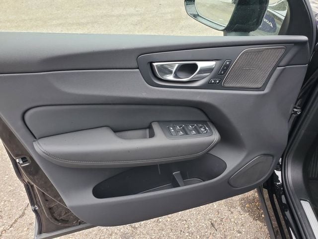 2026 Volvo XC60 B5 Ultra Black Edition